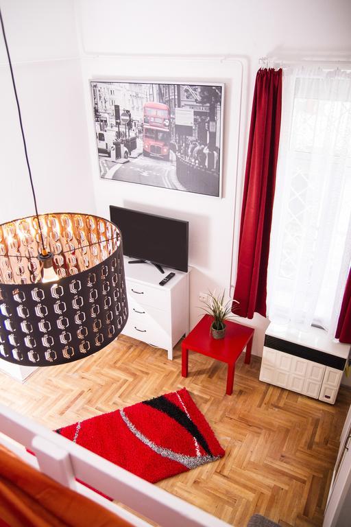 Kalman Apartman بودابست الغرفة الصورة